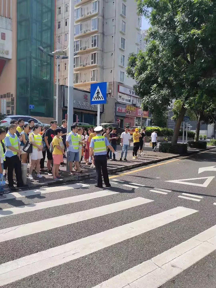 深圳交警亲临综安驾校总部现场授课