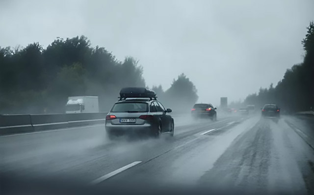 雨天行車，小心駕駛！